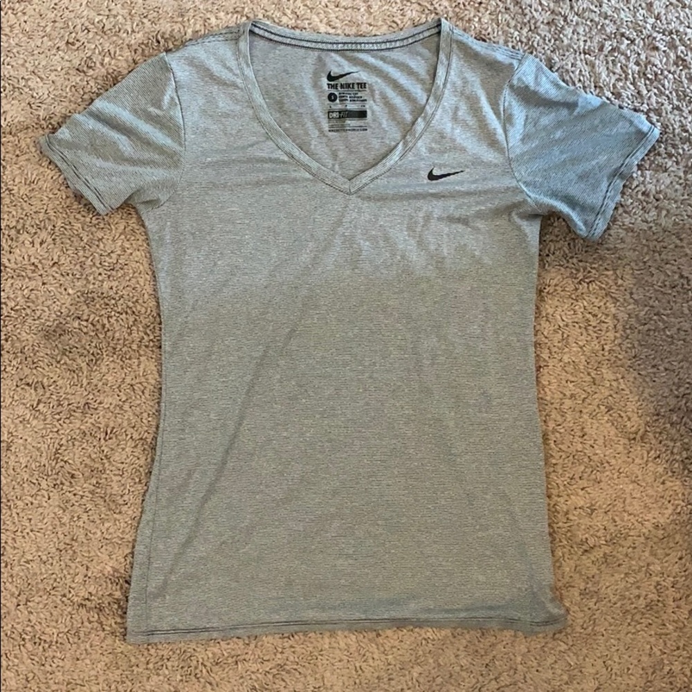 Nike dry fit tee - S